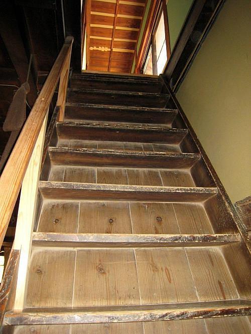 The old-fashioned staircase is a bit of an adventure. Dizzy going up, scary going down… Try not to drink too much sake while on the second floor or you could get hurt climbing down!