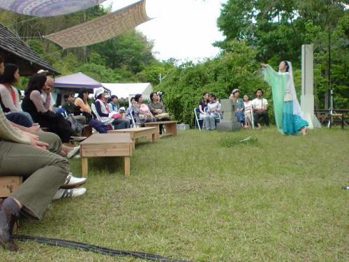 Sofie calls dancing Yatto Yatto after the call that people say when they dance Awa Odori. Could it be that Sofie thinks that all other dances are a subset of Awa Odori?? (photo: Sofie)