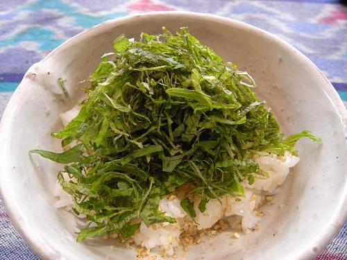 You are supposed to pile up julienned shiso leaves in a huge mound, just like Mount Everest. If you taste it, you'll see where the appeal lies.