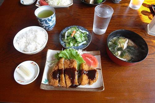 Lunch at Hidenoya - this particular combination cost me 700 yen