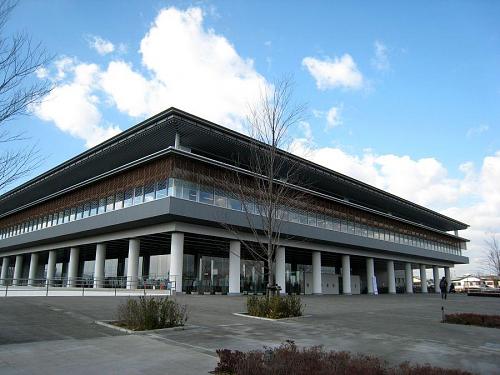 Concerts and plays, exhibitions, tourism and product shows are all held here, plus I heard they once trucked in forty tons of mineral water from Totsukawa hot spring for a public footbath... that's taking it a bit far, don't you think? Extreme Multi-Purpose!