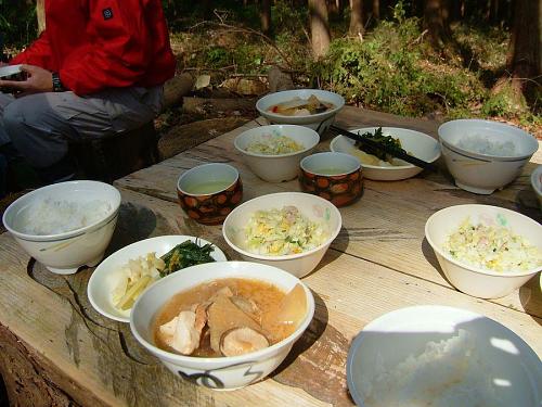 Lunch made by Mr. Ominami's wife.