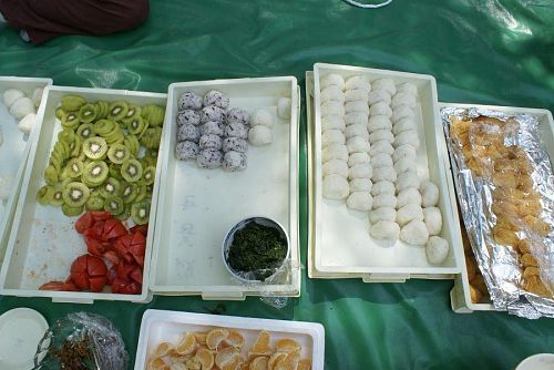 Onigiri, inari sushi, and lots of fruit!