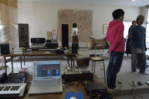 Camera Yamanaka had everyone into his studio for an impromptu recording session!