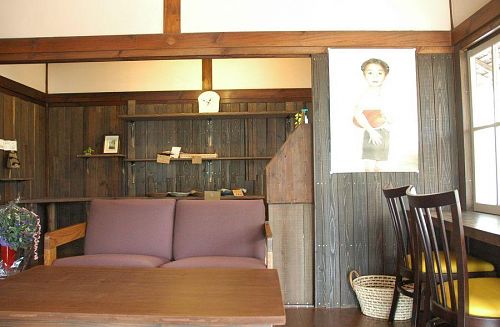 Nice space to sit and enjoy a snack inside Maki Pan Bakery