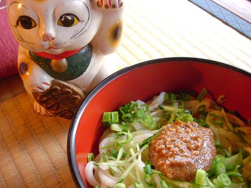 ニンニクのきいた特製味噌が決め手　アースディのイベントのときより美味しいと思えるのはぼくの気のせい？