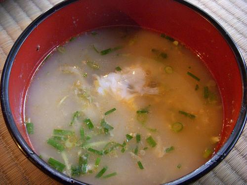 タンパク質系のそば湯、というところでしょうか　　　麺を全部食べきらずに、少し残しておいてスープをついでもらうのが賢者の知恵というやつです