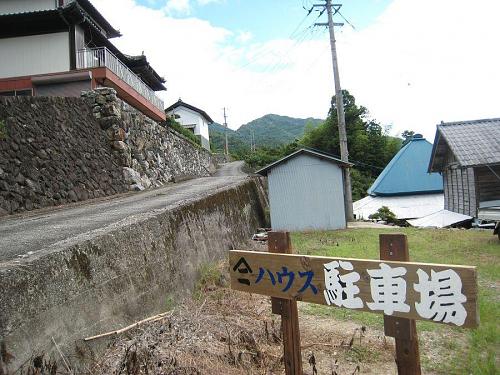 7、8台はここに駐車できます。左上がヤマニハウスです。