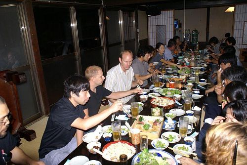 夕食をかねての顔合わせ。