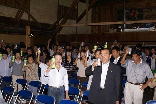 岩丸県会議員さんの乾杯の音頭でパーティーのはじまり。