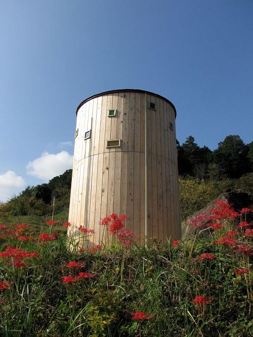 神山温泉の方向からは、こんな風に聳え立つ。創造の森の新たなランドマークとしての役割を果たしてくれそうです。