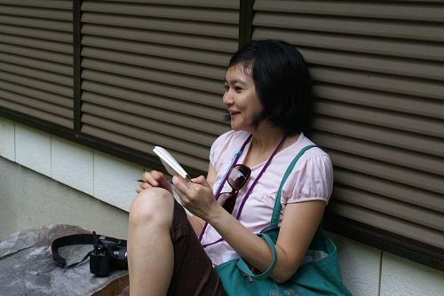 Ｈｏｒｉさん、常夜燈をスケッチ。