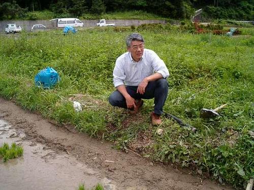 この田んぼの記録を作ってくれるつもりなのか。田植えと聞いて忙しい中、駆けつけた大南氏