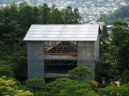 北京で建設中のオリンピック施設のような姿。一生に一度かもしれない外国人には少し気の毒・・・。