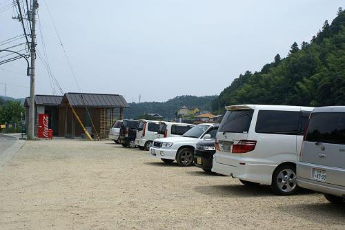 美しく完備されたトイレや駐車場