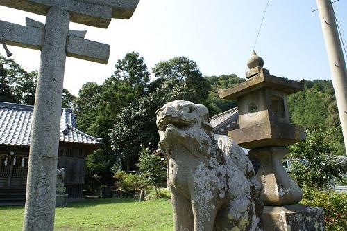 広野支所からほんの一分ほどでこの神社に行き着く。天神さんを祀り学問の神様だそうだ