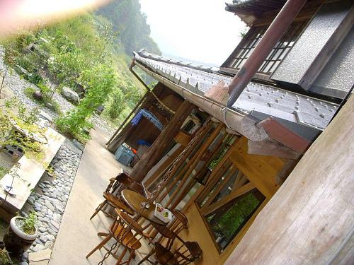 湯布院の和風旅館ではありません。神山は阿野なのです。