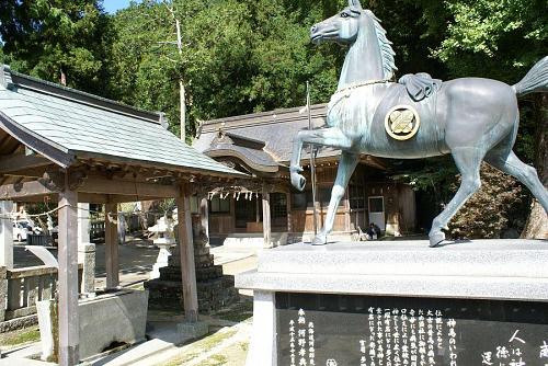 二ノ宮神社の神馬