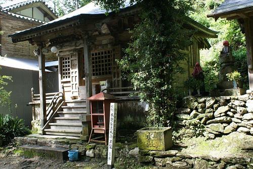 二ノ宮神社から松尾部落を通り五キロほど進んだ峠