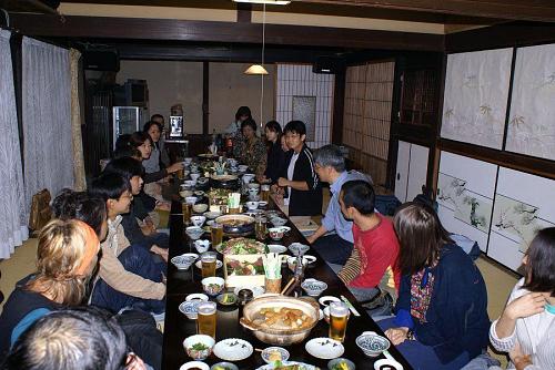 今夜の会場は「幸福家」といいます。