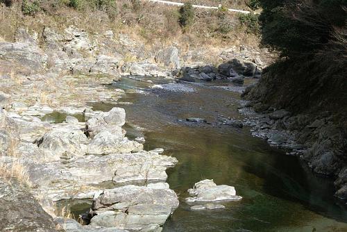 案山子の畑から少し下流の鮎喰川風景