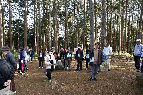 天辺丸に到着、整備された森に感激の様子