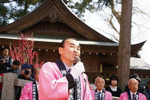 オープニングは二ノ宮神社です。