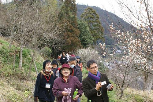 成人大学の受講生とあってご年配の人が多い・・・。