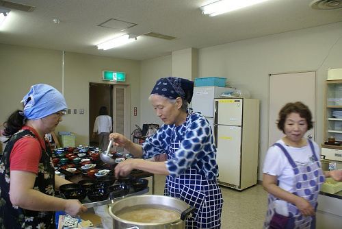 帰省していたサスケさんもお手伝い。