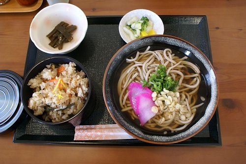 ソバ定食、1000円也。