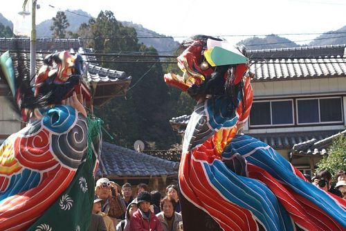 伝統芸能の獅子舞。