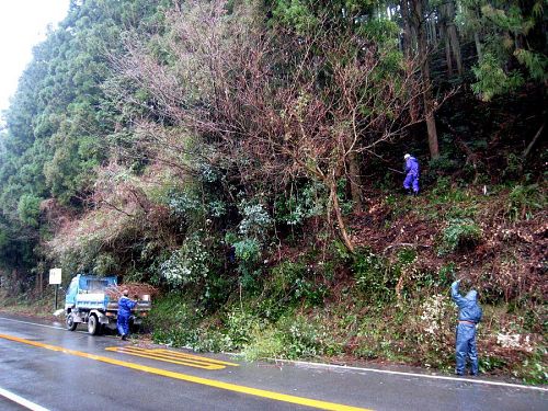 雨なんぞ物ともしない｢ノー天気九人の侍｣（笑）が手際よく、瞬く間に変化させていきます。