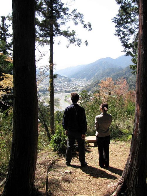 少し霞んでいましたが、大粟山からの景色の美しさを満喫された様子でした。