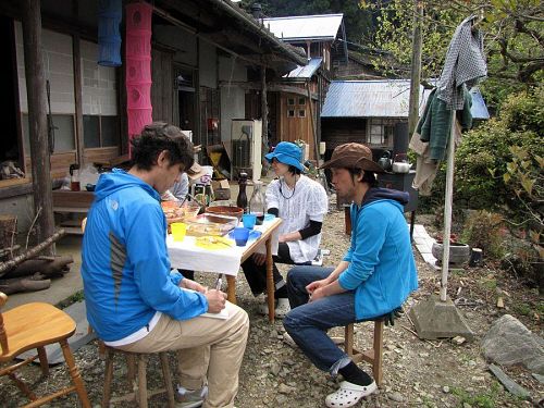 昨年10月に移住の大塚学・さやかさん。｢和｣と｢トスカーナ｣が融合したステキな空間を生み出しています。