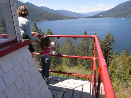 ちなみに湖の名前はKootenay Lakeです。グーグルマップスでも使って探してみてください！