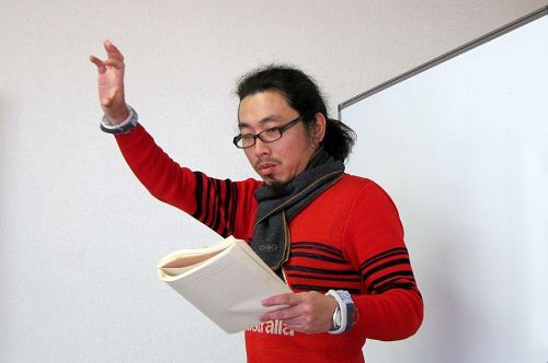 一見｢おかちゃん風｣です。マンガ本の著書もある高橋伸次さん。東京都からの参加です。