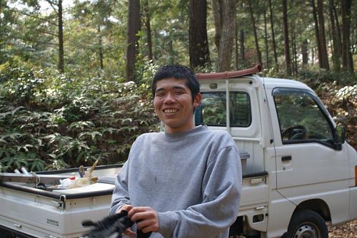 神山の欠食児、実にうまそうにカレーを食べてくれました。