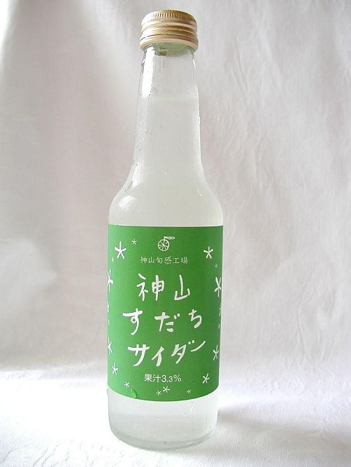 果汁3.3％　250ml　純粋神山すだち使用。