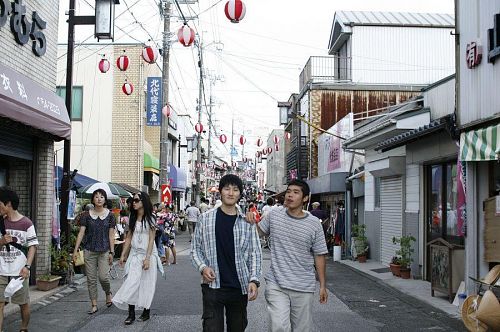 おなじみの2人。第二期神山塾を前に少し緊張気味のはっせーと、まとわりつく大作。