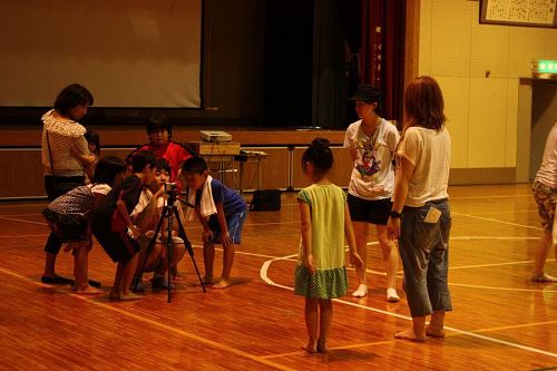 学生と子供達