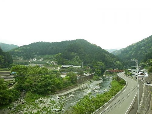 鮎喰川が見えます。