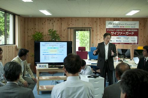 サテライトオフィスの展開について語る南部総合県民局の床桜さん