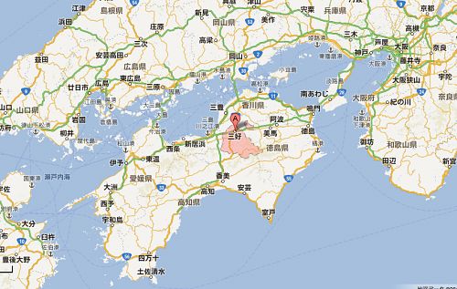 徳島県三好市は、平成18年3月、三野町、池田町、山城町、井川町、西祖谷山村、東祖谷山村が合併し、誕生しました。現在人口約13,000人。