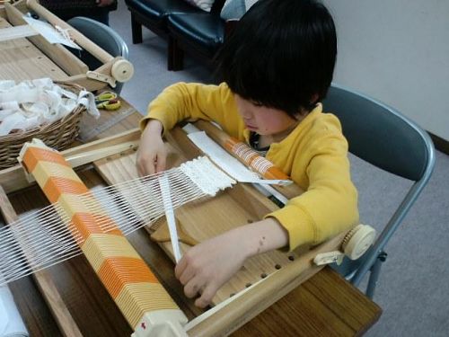 去年の織物体験の様子