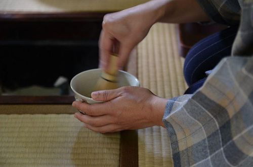 茶室にはいると、空気の流れがふっと静かになる「茶寮 山姥」