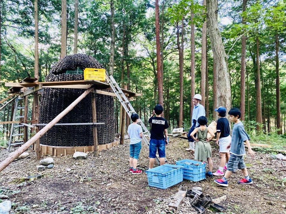 このニコライさんの修繕が、神山のアーティストインレジデンスをあらわしている