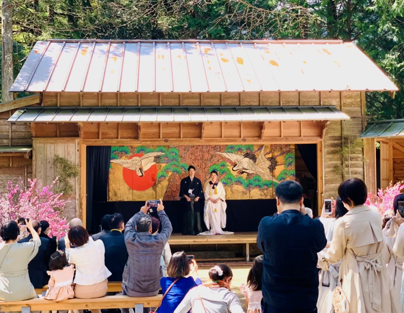 地域へ感謝を伝えたいから」。 花嫁・花婿2人が決めた、小野地域での桜