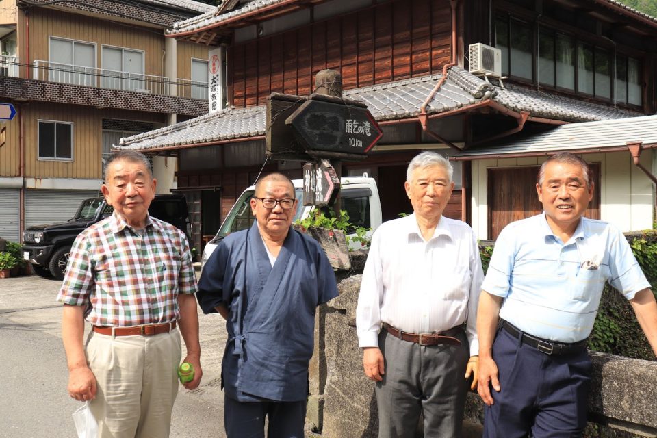 上分地区、川又の大塚旅館にて