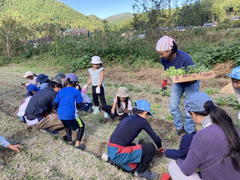 子どもたちが学び、育つ、一つの選択肢として。まちに新たに生まれた学校と、ようちえん。