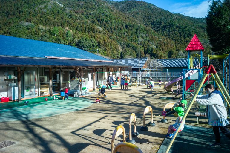神山町立保育所が、会計年度任用職員（保育士有資格者）を募集します。